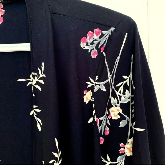 LIPSLIDE Flowy Floral Kimono Cardigan - Picture 4 of 5